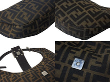 Load image into Gallery viewer, FENDI フェンディ ハーフムーン マンマバケット ワンショルダーバッグ ズッカ柄 ブラウン キャンバス レザー 美品 中古 4b001877