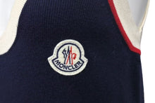 Load image into Gallery viewer, MONCLER モンクレール ボーダー ニット ワンピース ノースリーブ アイボリー ネイビー レッド ベージュ サイズM 美品 中古 4b001947