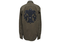 Load image into Gallery viewer, 極美品 CHROME HEARTS クロムハーツ BSフレア レザー パッチ デニムジャケット デニムシャツ サイズM カーキ シルバー925 中古 4b001954