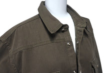Load image into Gallery viewer, 極美品 CHROME HEARTS クロムハーツ BSフレア レザー パッチ デニムジャケット デニムシャツ サイズM カーキ シルバー925 中古 4b001954