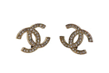 Load image into Gallery viewer, CHANEL シャネル ココマーク ピアス ゴールド メタル ラインストーン 重量約2.6g A14V刻印 両耳用 美品 中古 4b001973