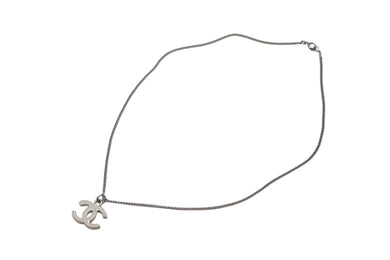 極美品 CHANEL シャネル ココマーク ネックレス 05V シルバー ホワイト メタル ロゴ アクセサリー ジュエリー 5.8g 中古 4b001974