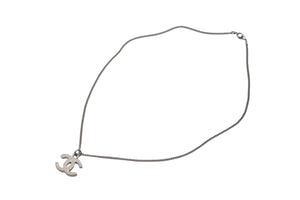 極美品 CHANEL シャネル ココマーク ネックレス 05V シルバー ホワイト メタル ロゴ アクセサリー ジュエリー 5.8g 中古 4b001974