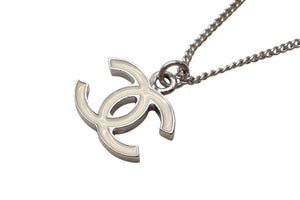 極美品 CHANEL シャネル ココマーク ネックレス 05V シルバー ホワイト メタル ロゴ アクセサリー ジュエリー 5.8g 中古 4b001974