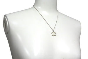 極美品 CHANEL シャネル ココマーク ネックレス 05V シルバー ホワイト メタル ロゴ アクセサリー ジュエリー 5.8g 中古 4b001974