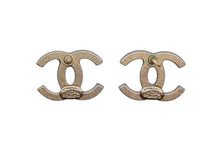 Load image into Gallery viewer, CHANEL シャネル ココマーク ピアス 重量約1.8g 09C刻印 ココマーク メタル プラスチック GP ゴールド クリア 両耳用 美品 中古 4b001981