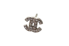 Load image into Gallery viewer, CHANEL シャネル ココマーク ピアス メタル ラインストーン シルバー 04A刻印 重量約0.7g 片耳用 美品 中古 4b001982