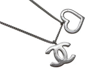 Load image into Gallery viewer, CHANEL シャネル ココマークネックレス ハートチャーム 04P刻印 重量約9.9メタル シルバー シルバー金具 美品 中古 4b001985