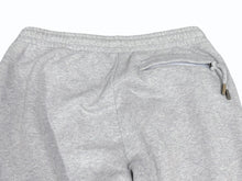 Load image into Gallery viewer, 極美品 JACQUEMUS ジャックムス LE JOGGING スウェットパンツ ジョガーパンツ サイズS ロゴプリント グレー 中古 4b002020