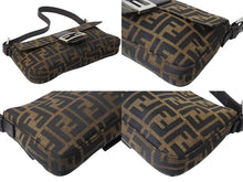 Load image into Gallery viewer, FENDI フェンディ マンマバケット ワンショルダーバッグ 26424 ズッカ柄 ブラウン キャンバス レザー シルバー金具 美品 中古 4b002045