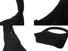 Load image into Gallery viewer, 極美品 PRADA プラダ ホーボー ハンドバッグ ワンショルダーバッグ MV515 トライアングルロゴ ナイロン ブラック 中古 4b002047