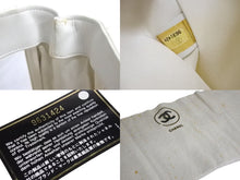 Load image into Gallery viewer, CHANEL シャネル トートバッグ ハンドバッグ 9番台 ココマーク ビニール パテントレザー アイボリー クリア ゴールド金具 美品 中古 4b002049