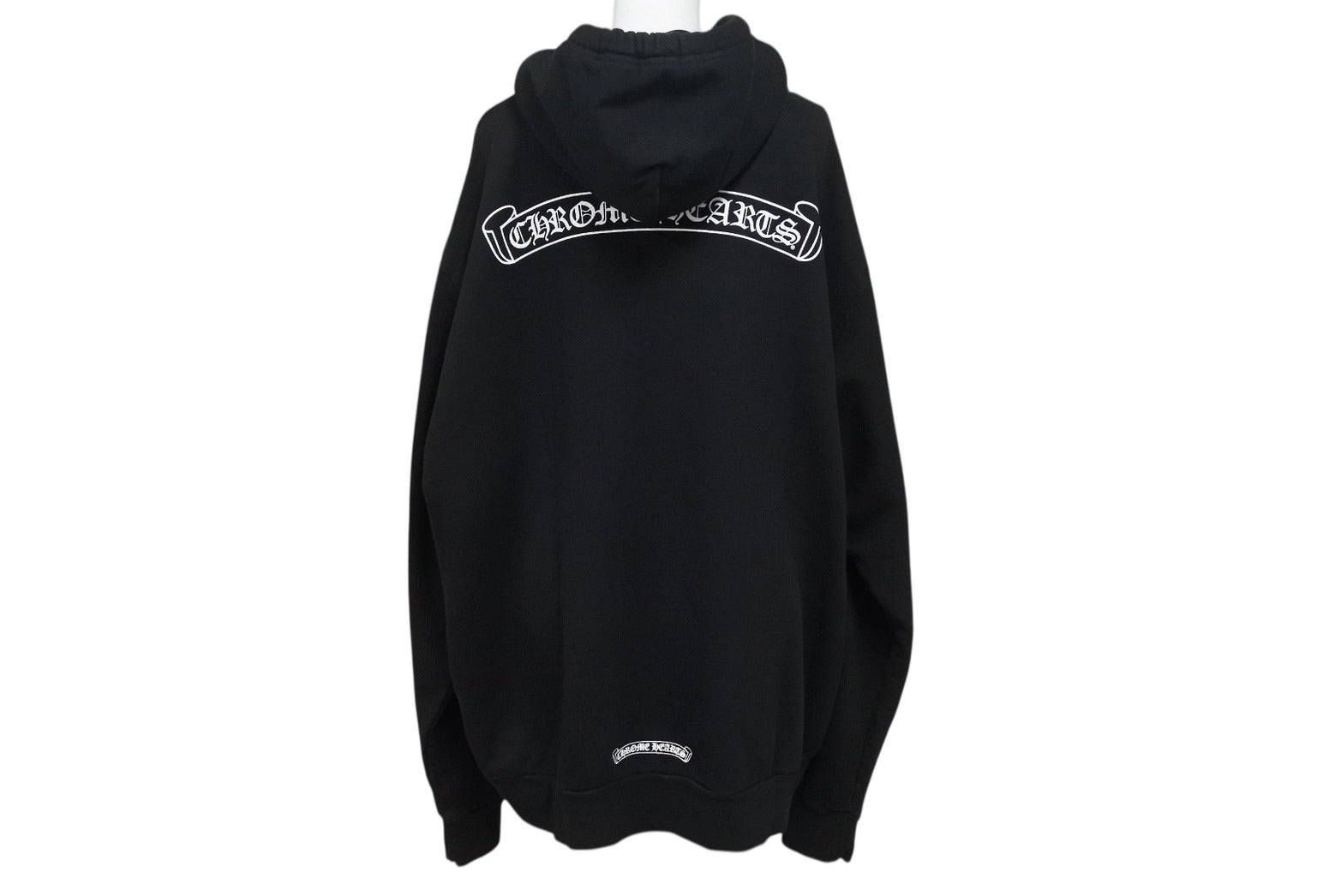 送料無料【CHROME HEARTS】スクロールロゴ パーカー ブラック クロムハーツプルオーバーパーカーTロゴマルチカラー|クロム
