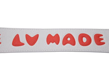 Load image into Gallery viewer, 新品未使用 LOUIS VUITTON ルイヴィトン ベルト × NIGO ベルト タイガー M0486 ロゴ ホワイト レッド 中古 4b002065