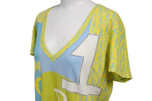 Load image into Gallery viewer, Christian Dior クリスチャンディオール ガリアーノ期 トロッター ナンバリングTシャツ Vネック 5E16155950 ライトブルー イエロー ライトグリーン 水色 サイズ US 8 中古 4b002080