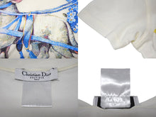 Load image into Gallery viewer, Christian Dior クリスチャンディオール ロマンティック 半袖Ｔシャツ Vネック 天使 花 犬 プリント ホワイト ジョンガリアーノ 良品 中古 4b002085