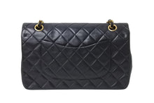 Load image into Gallery viewer, 極美品 CHANEL シャネル マトラッセ25 Wフラップ Wチェーンショルダーバッグ 3番台 ラムスキン ココマーク ブラック ゴールド金具 中古 4b002136