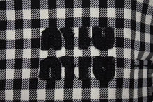 Load image into Gallery viewer, 極美品 MIU MIU ミュウミュウ 22AW ギンガムチェック ショートブルゾン ML919 S231 1209 ブラック ホワイト サイズ36 中古 4b002157