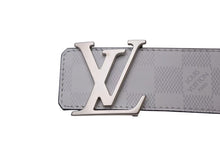 Load image into Gallery viewer, 新品同様 LOUIS VUITTON ルイヴィトン ダミエ サンチュール LVイニシャル M0221 ホワイト ブラック マットシルバー金具 中古 4b002164