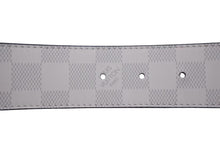 Load image into Gallery viewer, 新品同様 LOUIS VUITTON ルイヴィトン ダミエ サンチュール LVイニシャル M0221 ホワイト ブラック マットシルバー金具 中古 4b002164