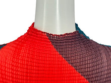 Load image into Gallery viewer, 極美品 ISSEY MIYAKE イッセイミヤケ シェイプドプリーツシャツ IM31FJ638 レッド ブルー ポリエステル サイズ2 中古 4b002204