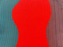 Load image into Gallery viewer, 極美品 ISSEY MIYAKE イッセイミヤケ シェイプドプリーツシャツ IM31FJ638 レッド ブルー ポリエステル サイズ2 中古 4b002204
