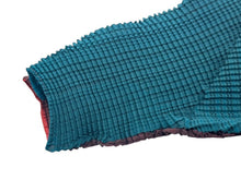 Load image into Gallery viewer, 極美品 ISSEY MIYAKE イッセイミヤケ シェイプドプリーツシャツ IM31FJ638 レッド ブルー ポリエステル サイズ2 中古 4b002204