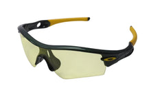 Load image into Gallery viewer, 極美品 OAKLEY オークリー RADAR レーダー サングラス イエロー グリーン ラメ スポーツモデル 替えレンズ付き アメリカ製 中古 4b002215