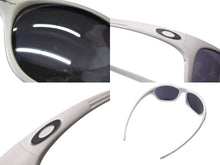 Load image into Gallery viewer, OAKLEY オークリー FROGSKINS フロッグスキン サングラス アイウェア ホワイト グレー アメリカ製 美品 中古 4b002216