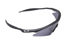 Load image into Gallery viewer, OAKLEY オークリー M FRAME エムフレーム サングラス アイウェア ブラック サーフ ビーチ アメリカ製 美品 中古 4b002217