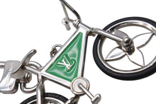 Load image into Gallery viewer, LOUIS VUITTON ルイヴィトン BIJOU DE SAC BIKE ビジューサック バイク チャーム キーホルダー M77148 シルバー グリーン 美品 中古 4b002221