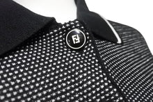 Load image into Gallery viewer, 極美品 FENDI フェンディ ニット ロゴ ポロシャツ ブラック ホワイト トップス 半袖 コットン 黒 白 サイズ42 中古 4b002240