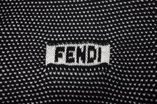 Load image into Gallery viewer, 極美品 FENDI フェンディ ニット ロゴ ポロシャツ ブラック ホワイト トップス 半袖 コットン 黒 白 サイズ42 中古 4b002240