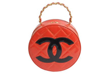 Load image into Gallery viewer, CHANEL シャネル ヴィンテージ ラウンド バニティバッグ チェーンハンドル ココマーク パテント レッド 激レア 美品 中古 4b002305