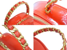 Load image into Gallery viewer, CHANEL シャネル ヴィンテージ ラウンド バニティバッグ チェーンハンドル ココマーク パテント レッド 激レア 美品 中古 4b002305