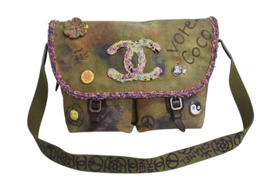極美品 CHANEL シャネル エンブロイダリー メッセンジャーバッグ 20番台 グラフィティ カーキ ココマーク A92790 中古 4b002336