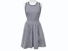 Load image into Gallery viewer, 極美品 MIUMIU ミュウミュウ フレアワンピース MJA740 サイズXS バッククロス イタリア製 ポリアミド ブラック ホワイト 中古 4b002362