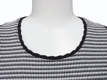 Load image into Gallery viewer, 極美品 MIUMIU ミュウミュウ フレアワンピース MJA740 サイズXS バッククロス イタリア製 ポリアミド ブラック ホワイト 中古 4b002362