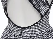 Load image into Gallery viewer, 極美品 MIUMIU ミュウミュウ フレアワンピース MJA740 サイズXS バッククロス イタリア製 ポリアミド ブラック ホワイト 中古 4b002362