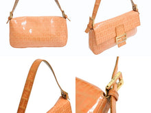 Load image into Gallery viewer, FENDI フェンディ ズッキーノ柄 マンマバケット ワンショルダーバッグ 総柄 エナメル レザー オレンジ ゴールド金具 美品 中古 4b002397