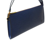 Load image into Gallery viewer, 極美品 LOUIS VUITTON ルイヴィトン ポシェット アクセソワール ワンショルダーバッグ M52945 エピ レザー ブルー 中古 4b002406