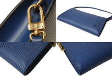 Load image into Gallery viewer, 極美品 LOUIS VUITTON ルイヴィトン ポシェット アクセソワール ワンショルダーバッグ M52945 エピ レザー ブルー 中古 4b002406