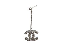 Load image into Gallery viewer, 新品未使用 CHANEL シャネル チェーンピアス 重量約11.0g B19V刻印 メタル ラインストーン シルバー クリア 両耳用 ぶら下がり 中古 4c071430