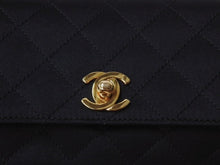 Load image into Gallery viewer, CHANEL シャネル ミニマトラッセ ココマーク ショルダーバッグ ミニバッグ 1番台 サテン ブラック ゴールド金具 美品 中古 4b002454