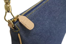 Load image into Gallery viewer, 極美品 Christian Dior クリスチャンディオール サドルポーチ アクセサリーポーチ ブルー デニム SLO44012 ゴールド金具 中古 4b002475