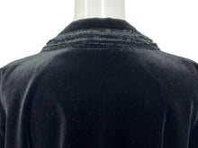Load image into Gallery viewer, CHANEL シャネル ダブルジャケット メンズ ブラック P38249V15297 ココマーク装飾 ベルベット サイズ50 94305 美品 中古 4b002480