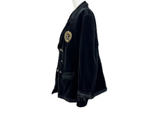 Load image into Gallery viewer, CHANEL シャネル ダブルジャケット メンズ ブラック P38249V15297 ココマーク装飾 ベルベット サイズ50 94305 美品 中古 4b002480