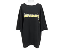 Load image into Gallery viewer, 極美品 WAGYU MAFIA 和牛マフィア メタリカサンプリングロゴＴシャツ コットン ブラック イエロー サイズL 中古 4b002503
