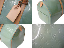 Load image into Gallery viewer, LOUIS VUITTON ルイヴィトン モノグラムヴェルニ マーサー ボストンバッグ M91001 グリーン 美品 中古 4b002545