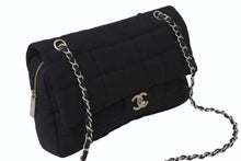 Load image into Gallery viewer, CHANEL シャネル チョコバー チェーンショルダーバッグ マトラッセ 8番台 ターンロック ナイロン ブラック 美品 中古 4b002570